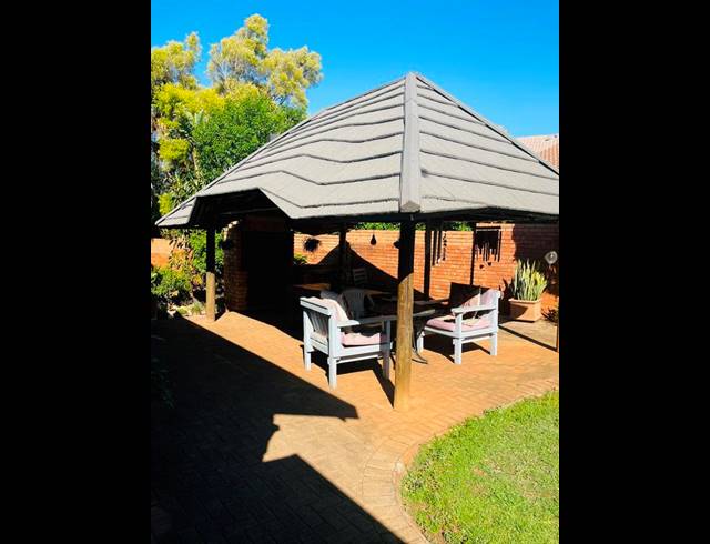 4 BEDROOM HOUSE FOR SALE IN ZWARTKOP